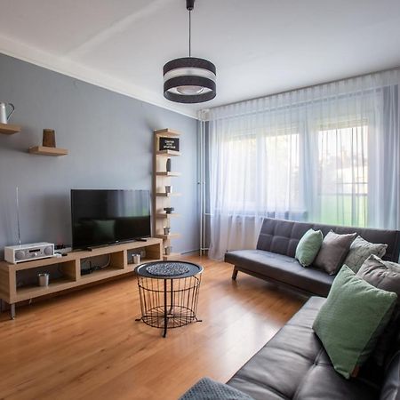 Center Home Apartman Oroshaza Bagian luar foto
