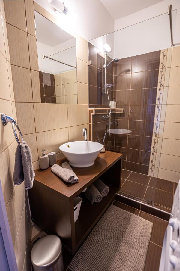 Center Home Apartman Oroshaza Bagian luar foto