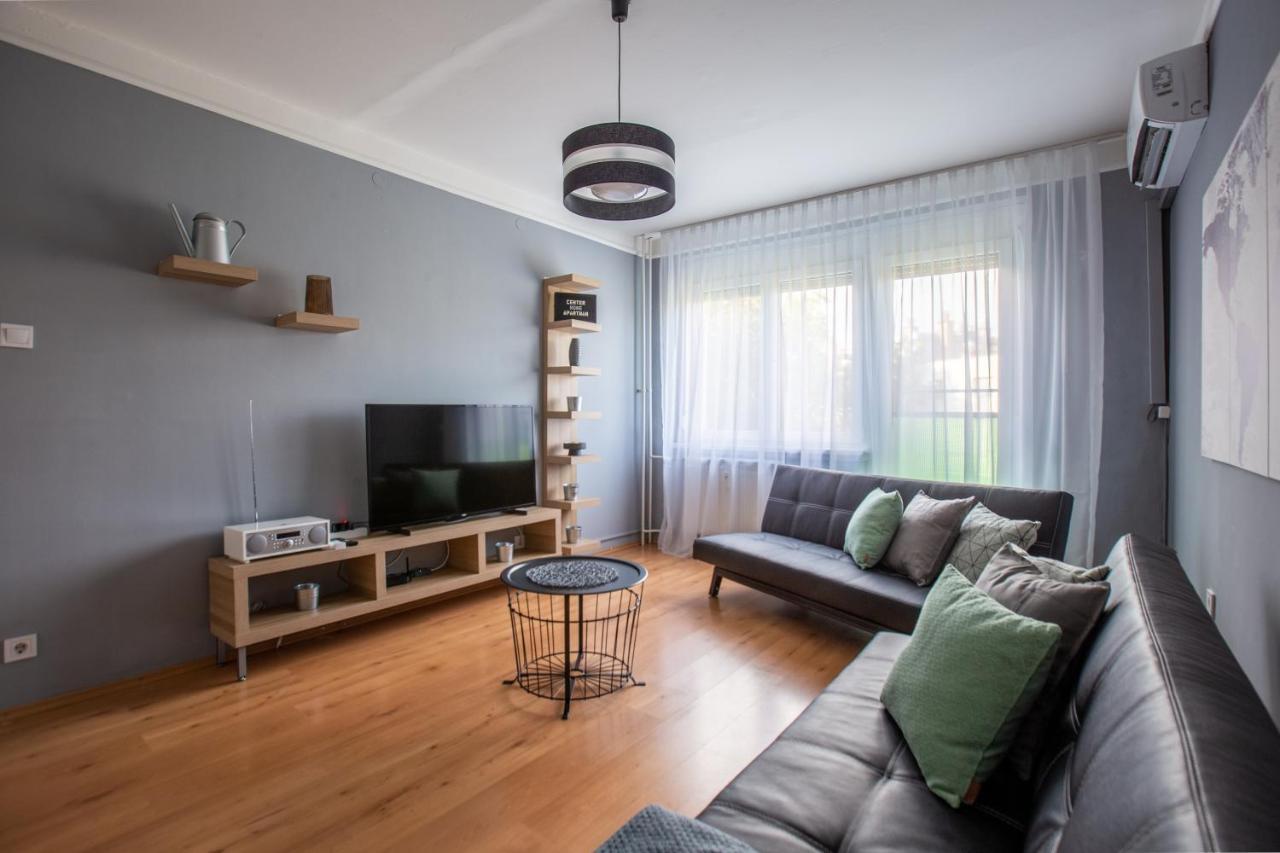 Center Home Apartman Oroshaza Bagian luar foto